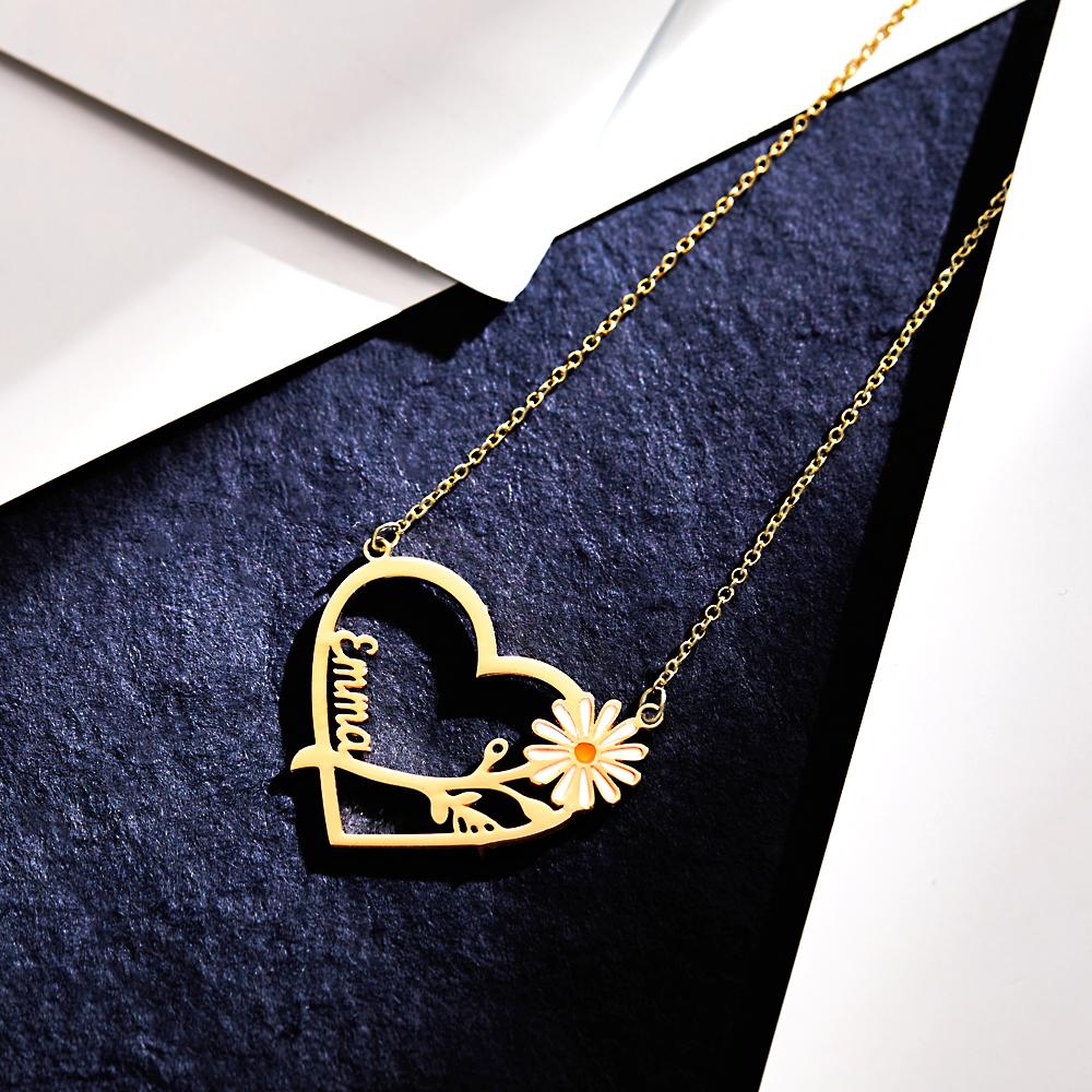 Personalized Daisy Heart-shaped Name Necklace